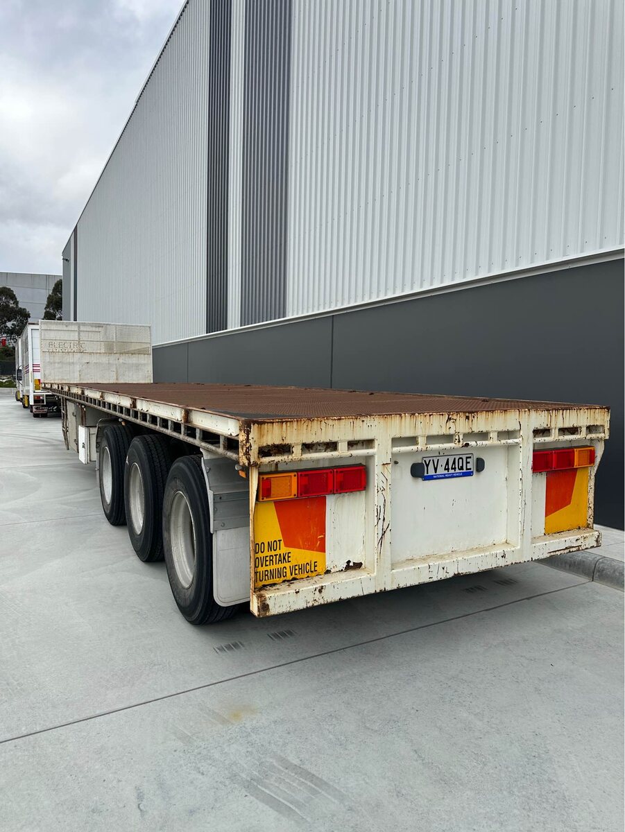 2006 Vawdrey 12 m flat top tri axle trailer