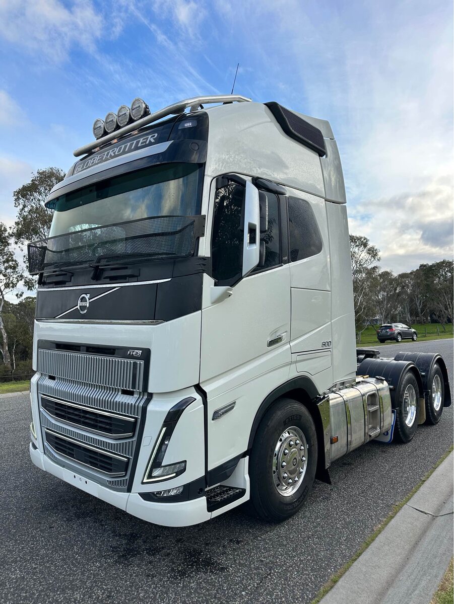 2023 Volvo FH 600 Globetrotter with low km