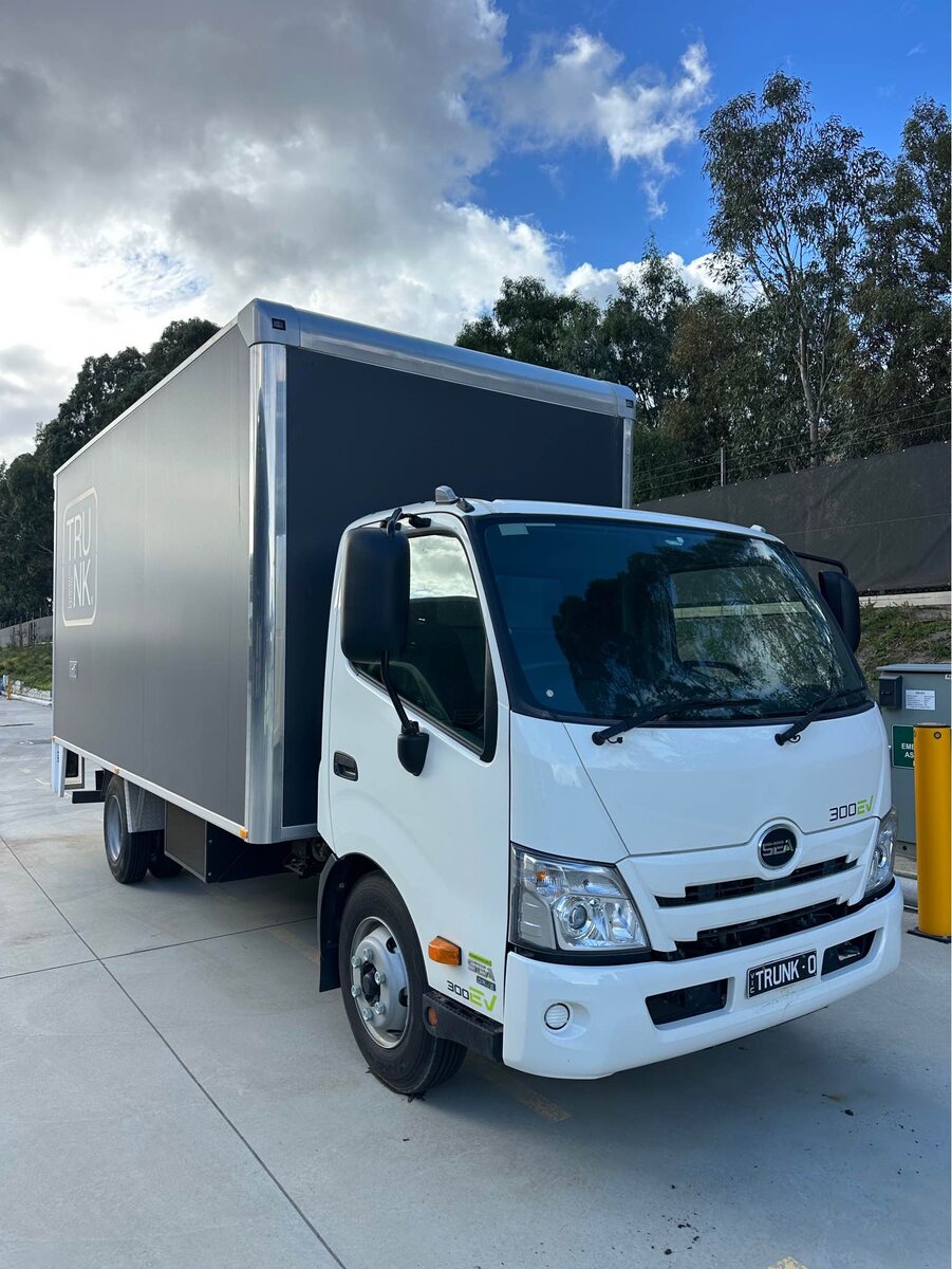 2023 Hino Sea electric 300-85