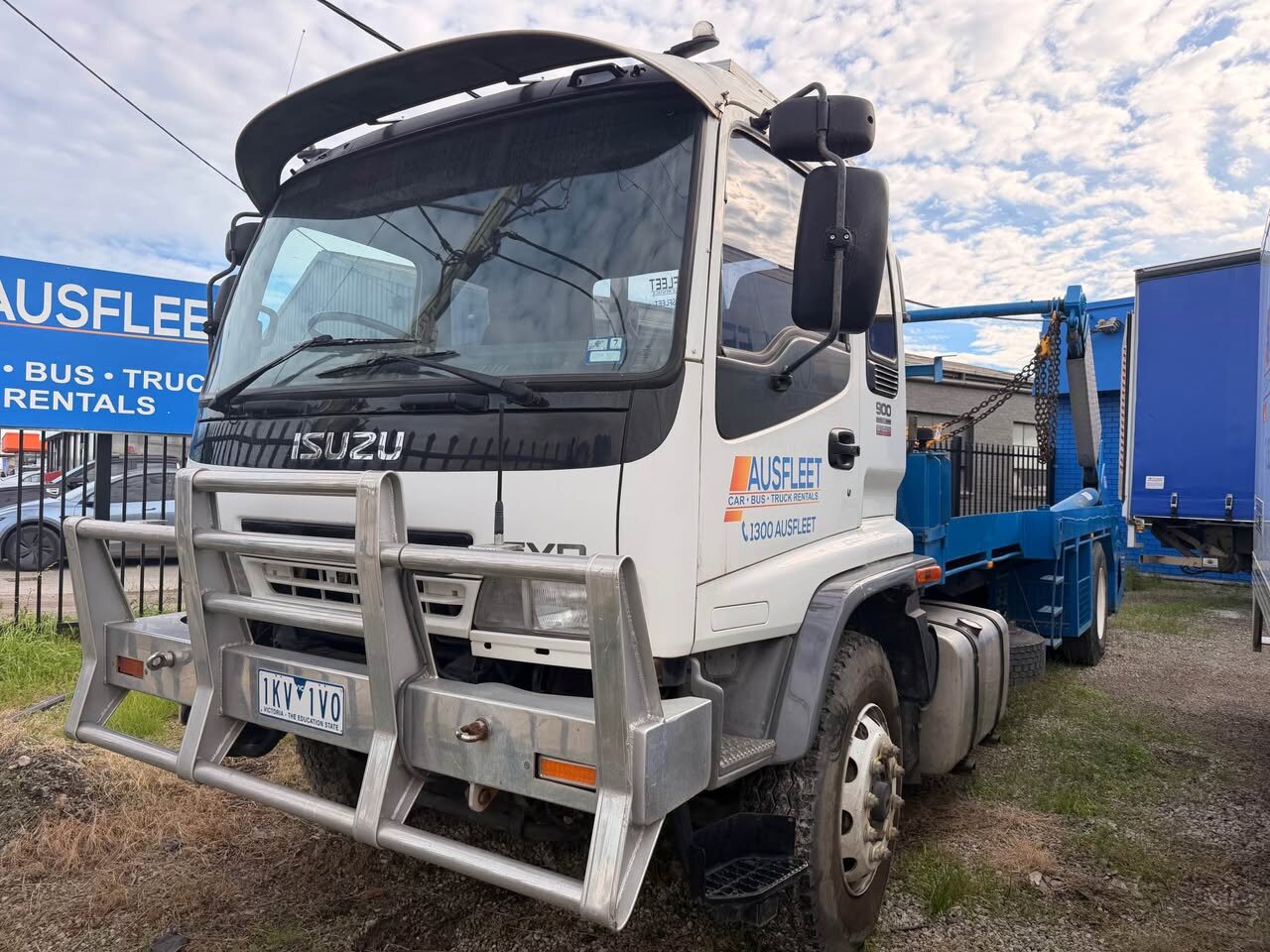 2006 Isuzu FVR900 skip loader