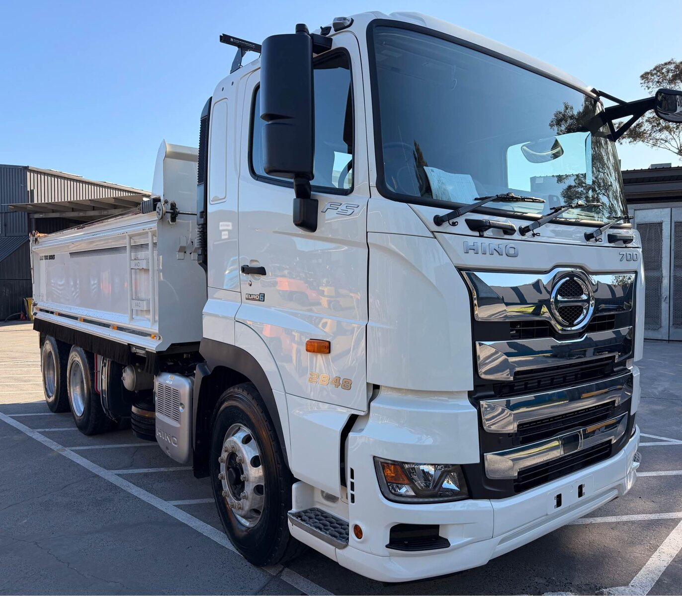 2023 Hino FS700
